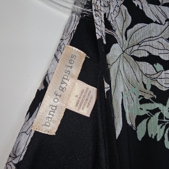 BAND of Gypsies Faux Wrap Dress Black Floral Chiffon High Low Maxi sz S - Picture 7 of 11